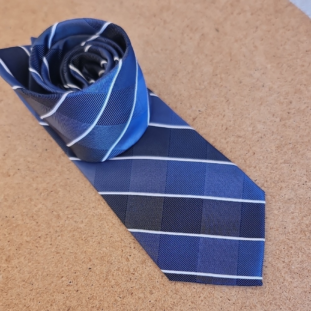 "Make Offer" Arrow Blue and Black Striped Tie